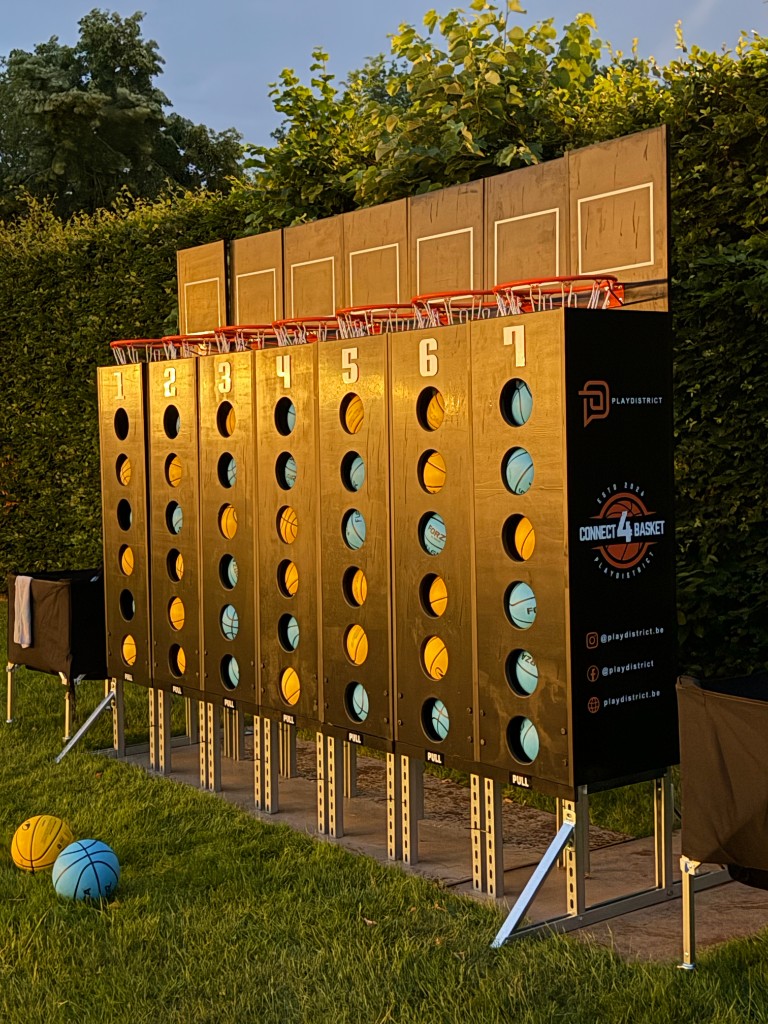 Connect 4 Basket: levensgrote arena op een event